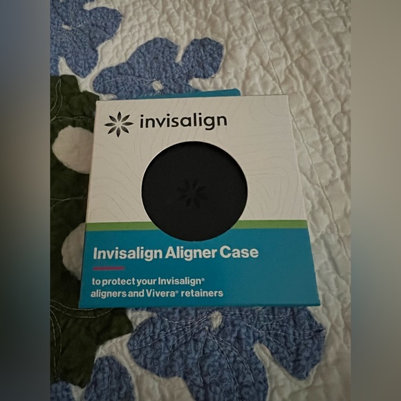 Invisalign Aligner and Retainer Case - Black - Picture 6 of 6